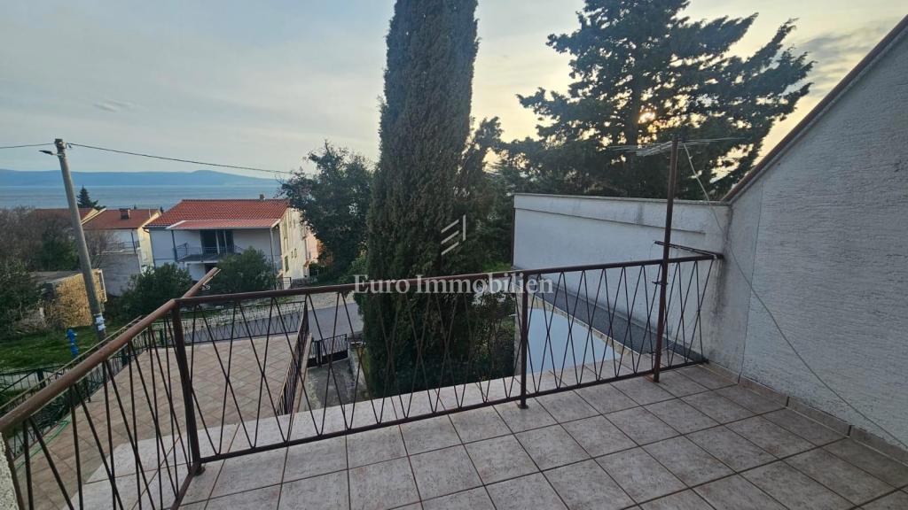 Crikvenica - casa su tre piani, 2a fila dal mare