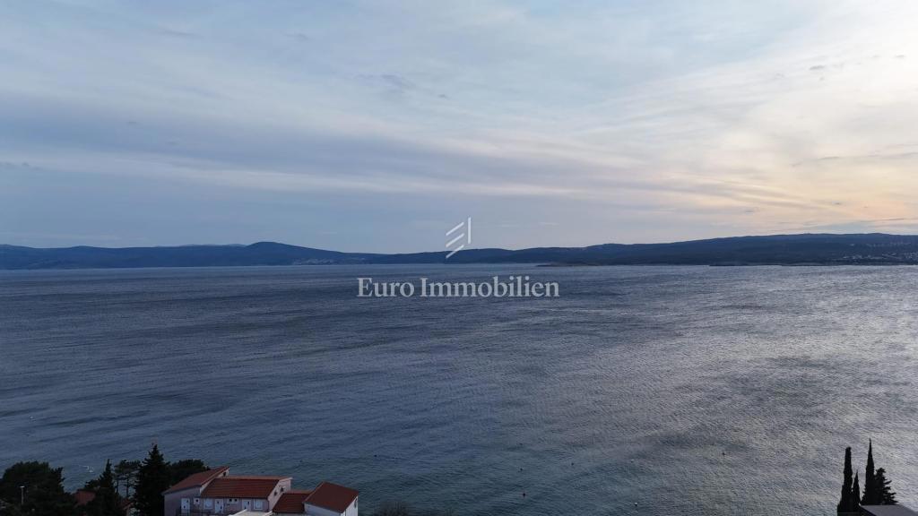 Crikvenica - casa su tre piani, 2a fila dal mare
