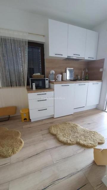 Pag - casa con 4 appartamenti e un grande cortile