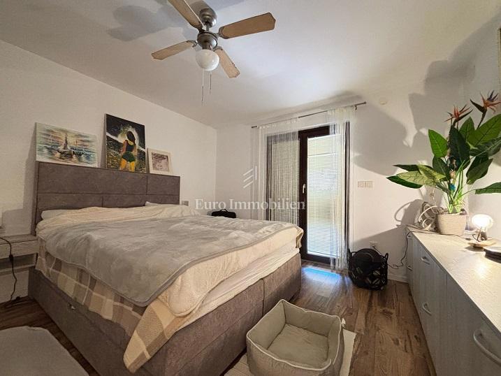 Pag - casa con 4 appartamenti e un grande cortile