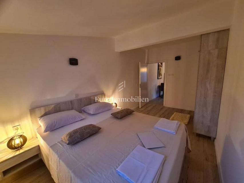 Pag - casa con 4 appartamenti e un grande cortile