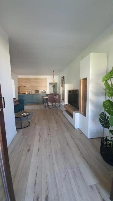 Pag - casa con 4 appartamenti e un grande cortile