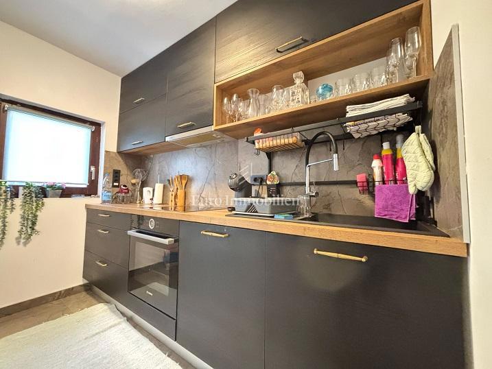 Pag - casa con 4 appartamenti e un grande cortile