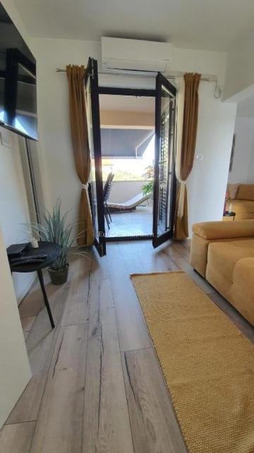 Pag - casa con 4 appartamenti e un grande cortile