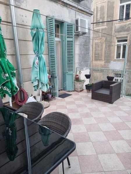 Opatija - appartamento in centro con garage!