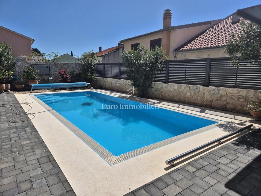 Tisno - casa con piscina e vista mare