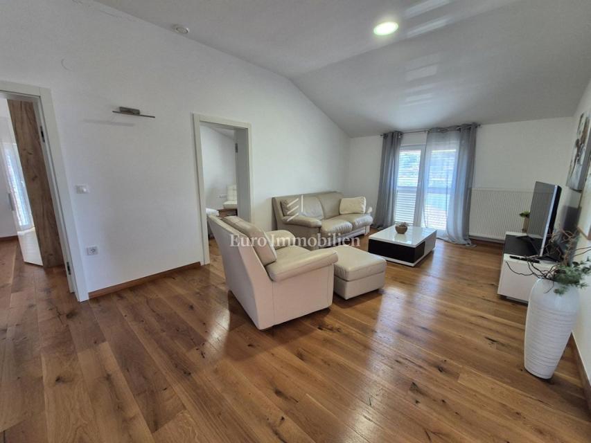 Tisno - casa con piscina e vista mare