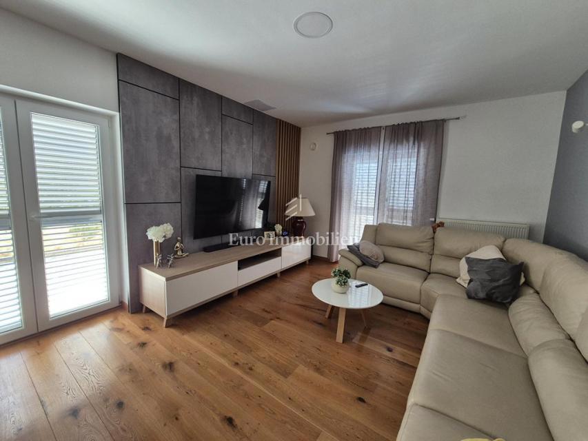 Tisno - casa con piscina e vista mare