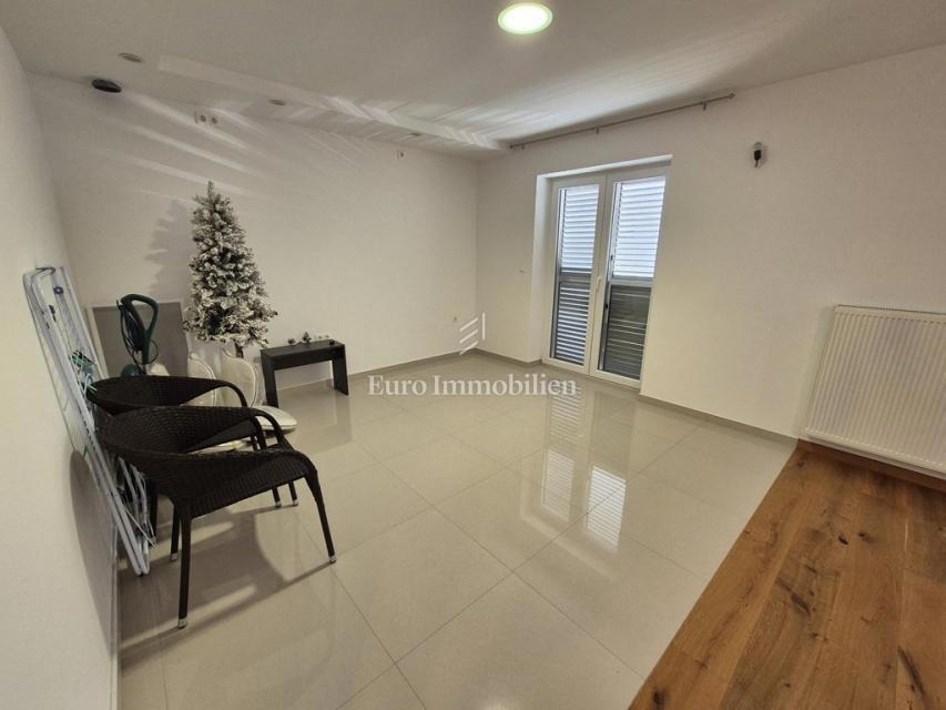 Tisno - casa con piscina e vista mare