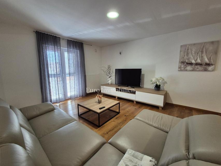 Tisno - casa con piscina e vista mare