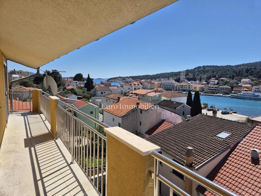 Tisno - casa con piscina e vista mare