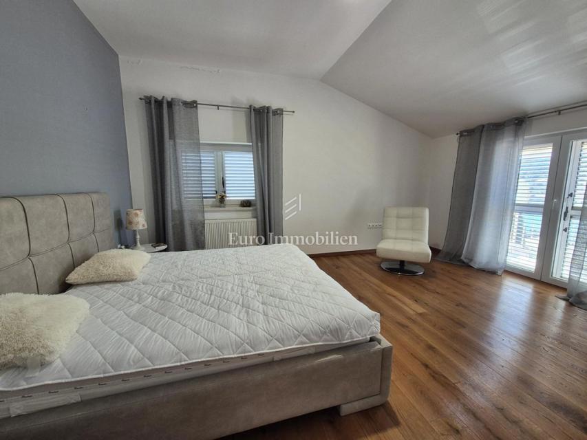 Tisno - casa con piscina e vista mare