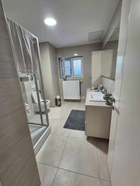 Tisno - casa con piscina e vista mare