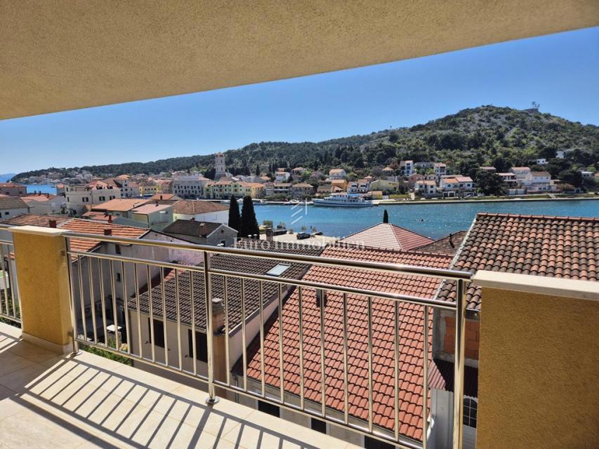 Tisno - casa con piscina e vista mare