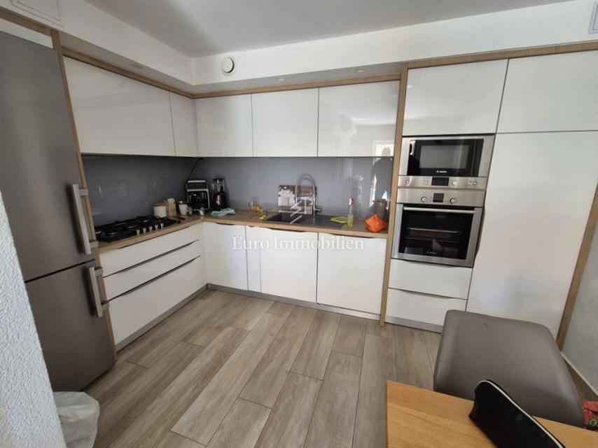 Tisno - casa con piscina e vista mare