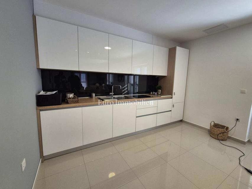 Tisno - casa con piscina e vista mare