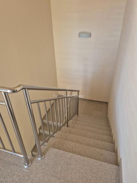 Tisno - casa con piscina e vista mare