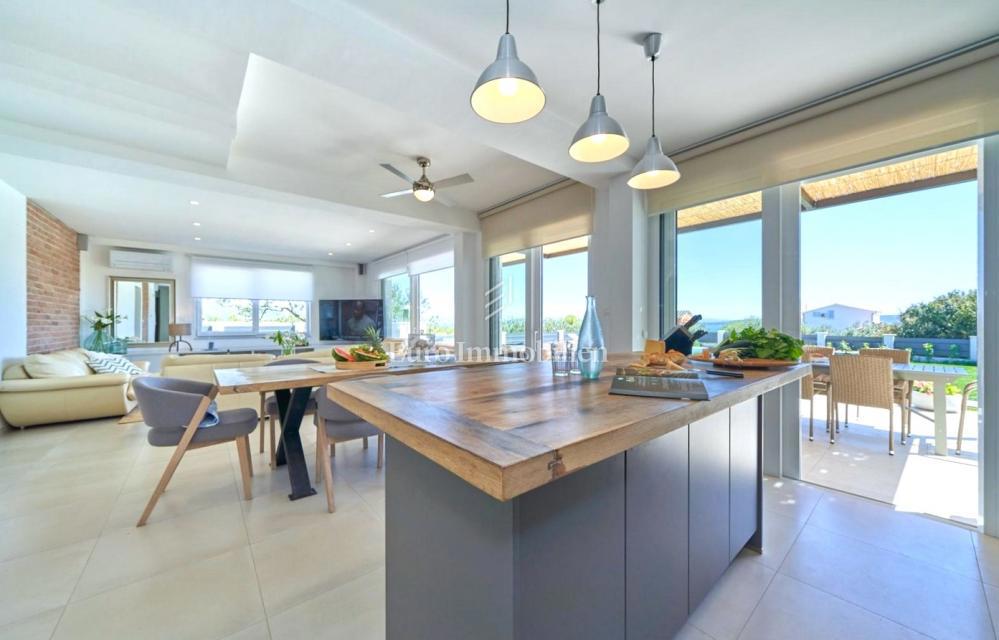 Kaštela - villa con piscina su un ampio terreno