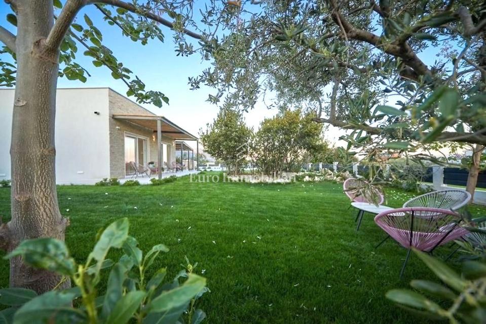 Kaštela - villa con piscina su un ampio terreno