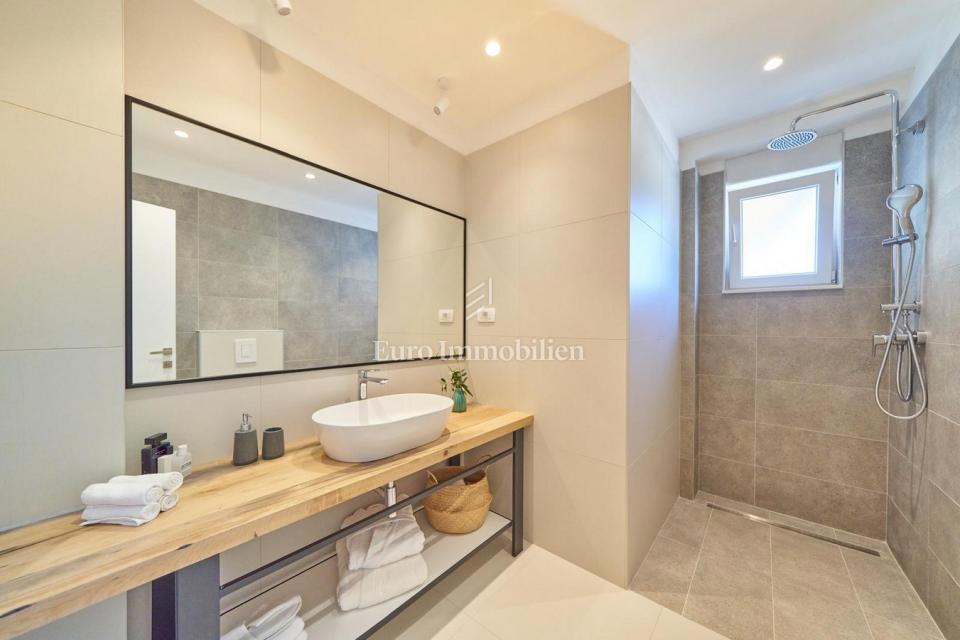 Kaštela - villa con piscina su un ampio terreno