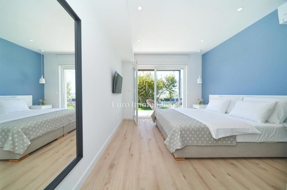 Kaštela - villa con piscina su un ampio terreno