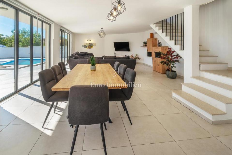 Isola di Krk - moderna casa indipendente con piscina