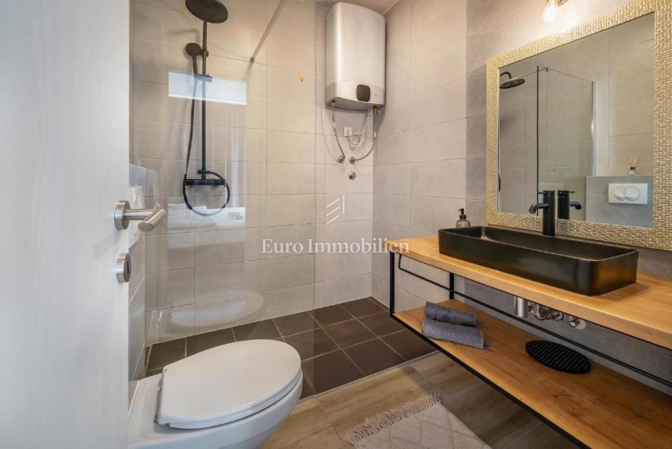 Isola di Krk - moderna casa indipendente con piscina