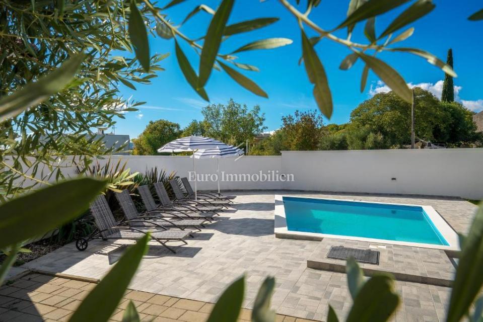 Isola di Krk - moderna casa indipendente con piscina