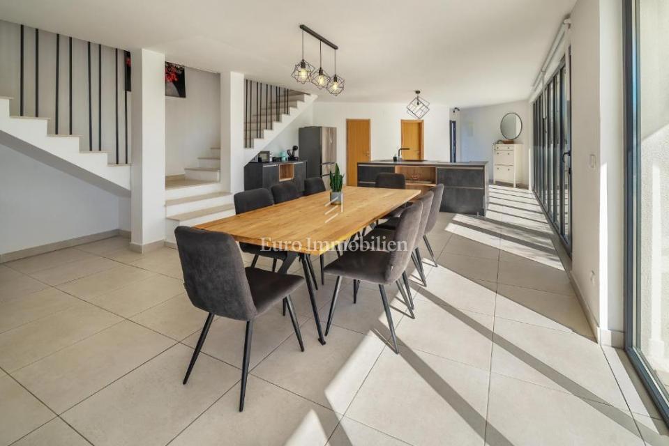 Isola di Krk - moderna casa indipendente con piscina