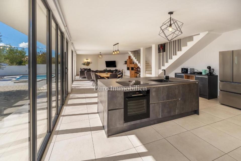 Isola di Krk - moderna casa indipendente con piscina