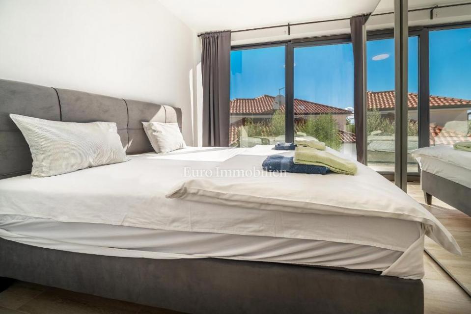 Isola di Krk - moderna casa indipendente con piscina