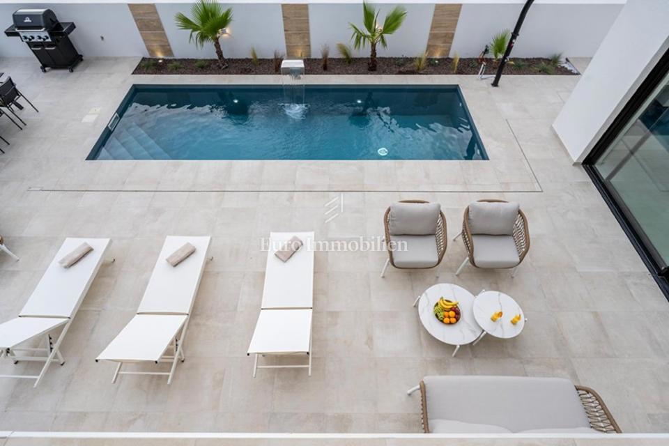 Tribunj - villa di lusso con piscina