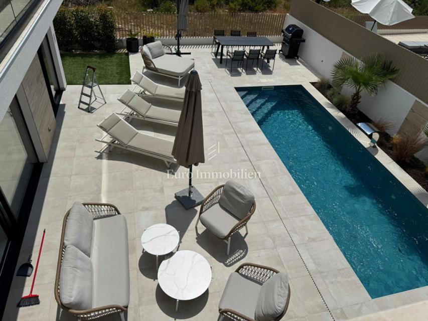 Tribunj - villa di lusso con piscina