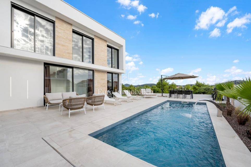 Tribunj - villa di lusso con piscina