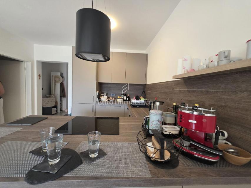 Novi Vinodolski - nuovo edificio, piano terra con giardino