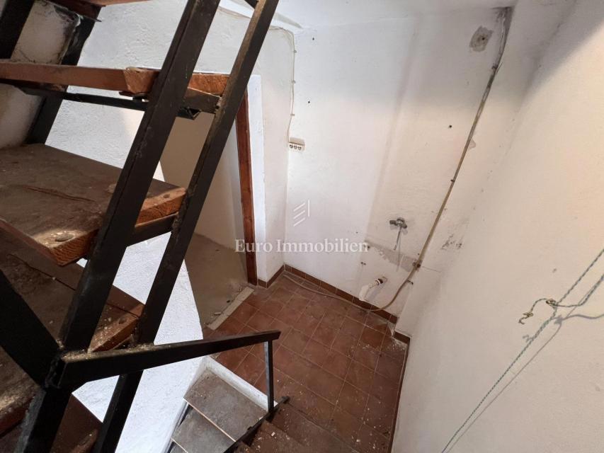 NOVI VINODOLSKI - un'autentica casa costiera