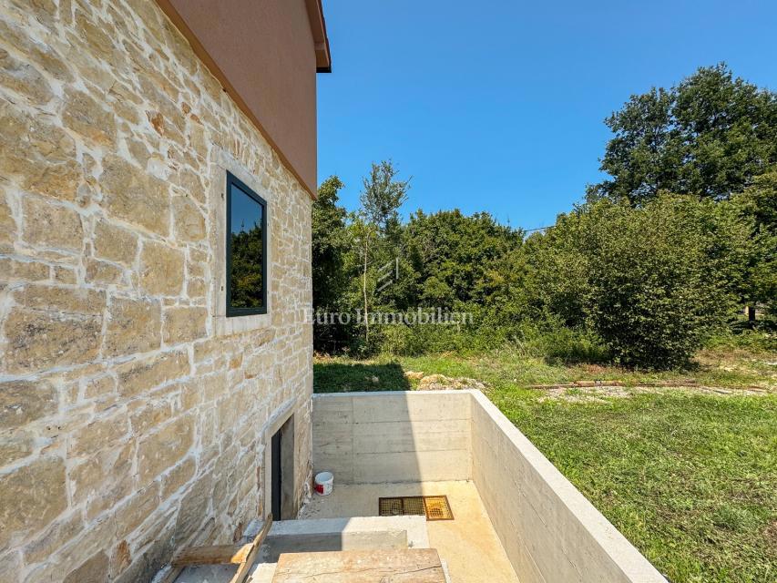 Labin - villa in pietra con piscina