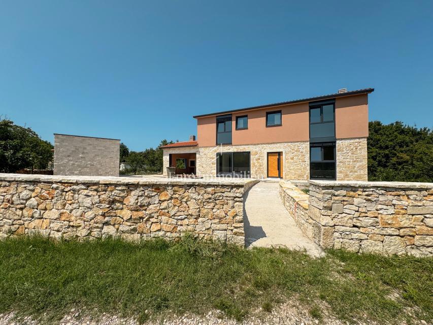 Labin - villa in pietra con piscina