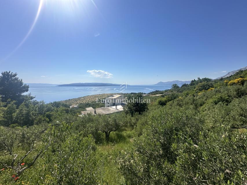 Makarska - terreno edificabile con una bellissima vista