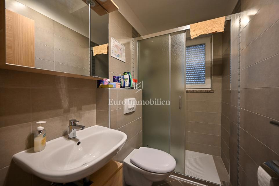 Novigrad, Casa a schiera vicino al mare e al centro