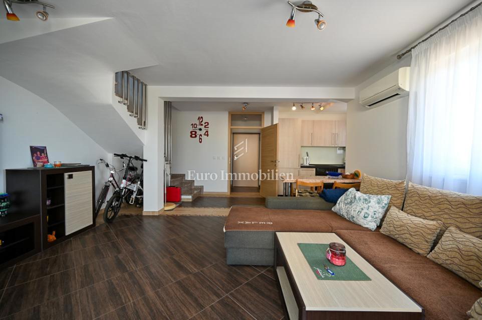 Novigrad, Casa a schiera vicino al mare e al centro