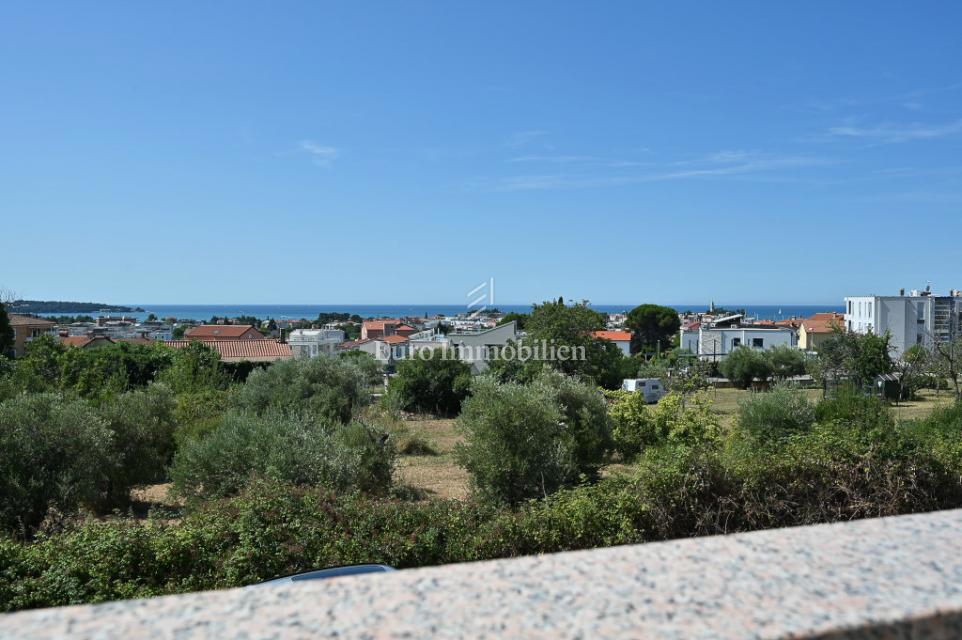 Novigrad, Casa a schiera vicino al mare e al centro