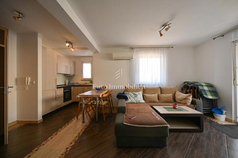 Novigrad, Casa a schiera vicino al mare e al centro