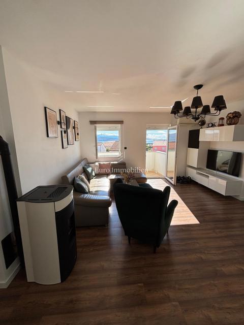 Krk - spazioso appartamento con vista sul mare