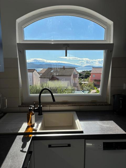 Krk - spazioso appartamento con vista sul mare