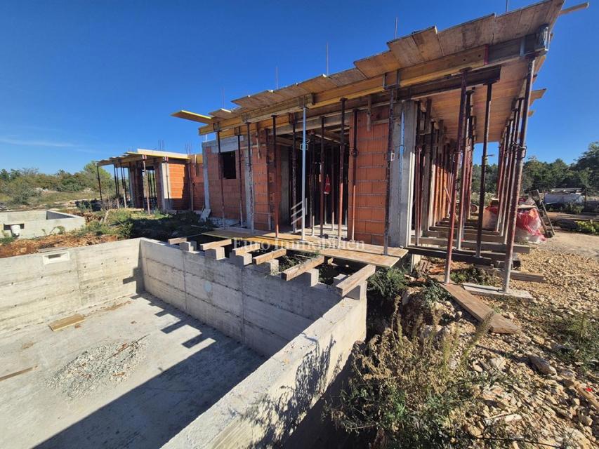 Bilice, Appartamento con piscina vicino alla spiaggia