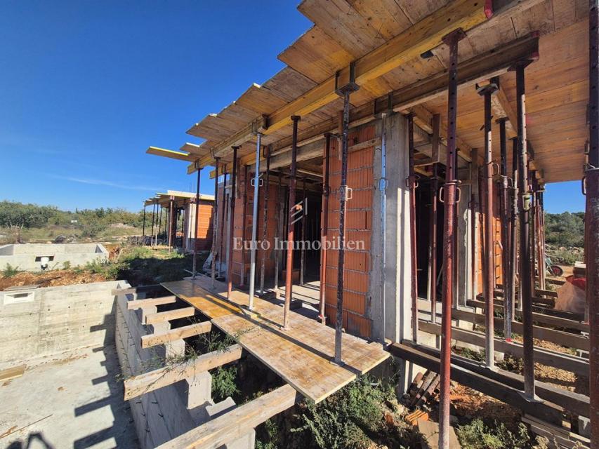 Bilice, Appartamento con piscina vicino alla spiaggia