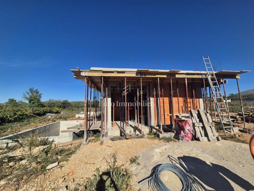 Bilice, Appartamento con piscina vicino alla spiaggia