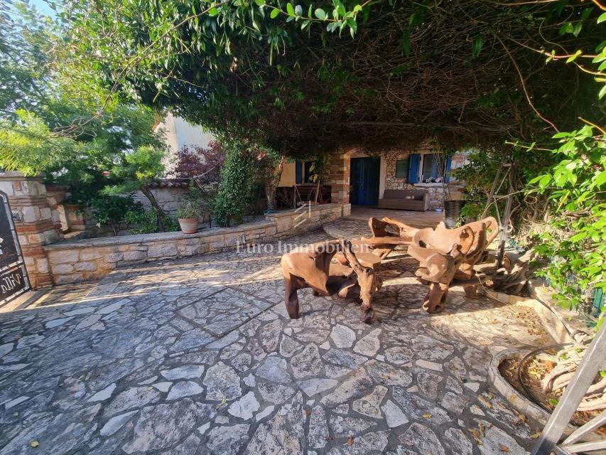 Casa in pietra con piscina e wellness vicino Parenzo