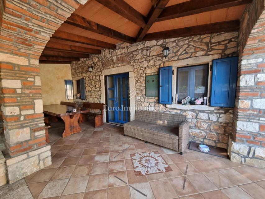 Casa in pietra con piscina e wellness vicino Parenzo